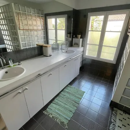 בית נופש House With Large Private Pool Independent