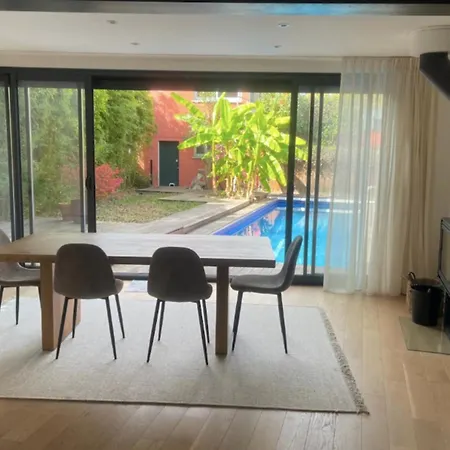 House With Large Private Pool Independent