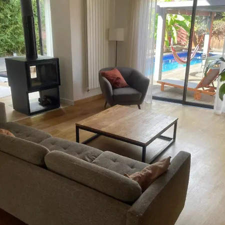 House With Large Private Pool Independent בית נופש *